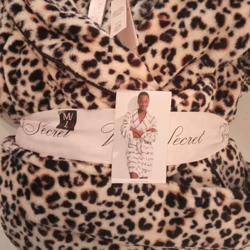 NWT🎁Victoria's Secret Plush Cozy Robe,Shawl Collar,Tie Waist, Pockets - Picture 3 of 15